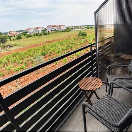 Mojeljeto 4* 파자나